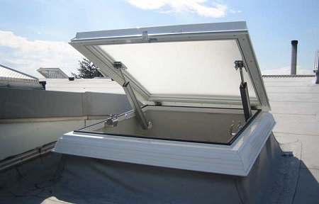 Люк для выхода на крышу