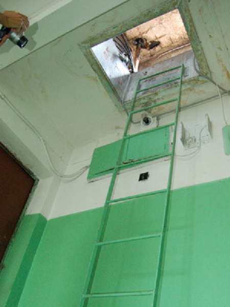 Люк для выхода на крышу